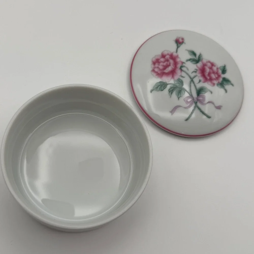Vintage Japanese Porcelain‎ Trinket Box Floral Roses Lidded Dish